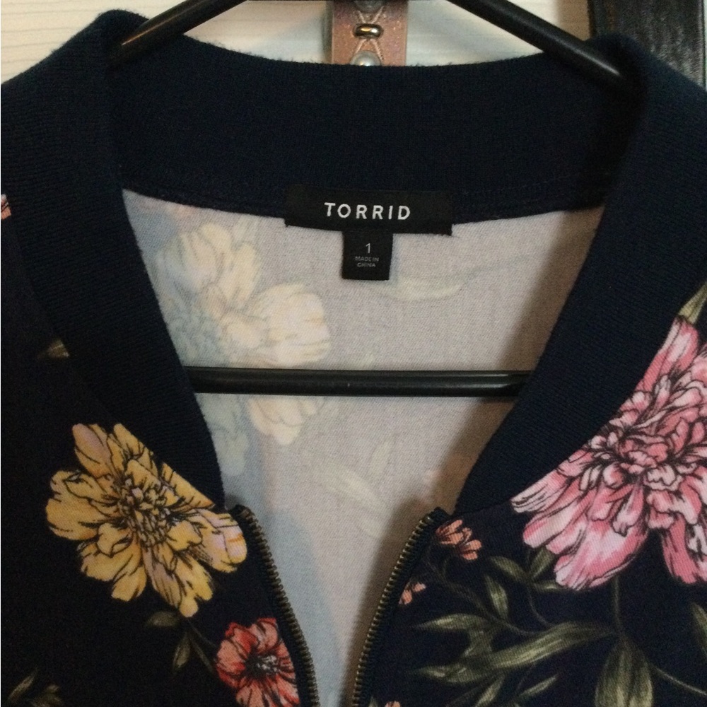 Flowered Jacket - Picture 3 of 3